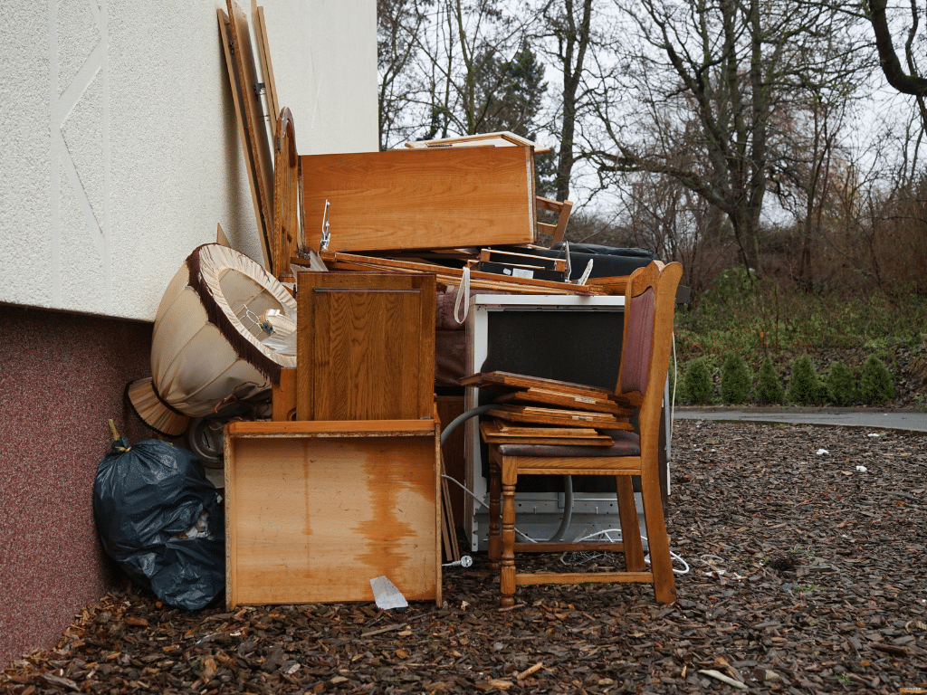 Entrümpelung nach Todesfall - Professioneller Service für Hinterbliebene 2 Entrümpelung nach Todesfall - professionelle Durchführung